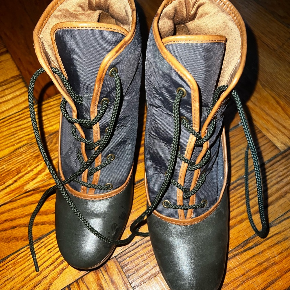 Stylish Women's Black and Brown Boots
